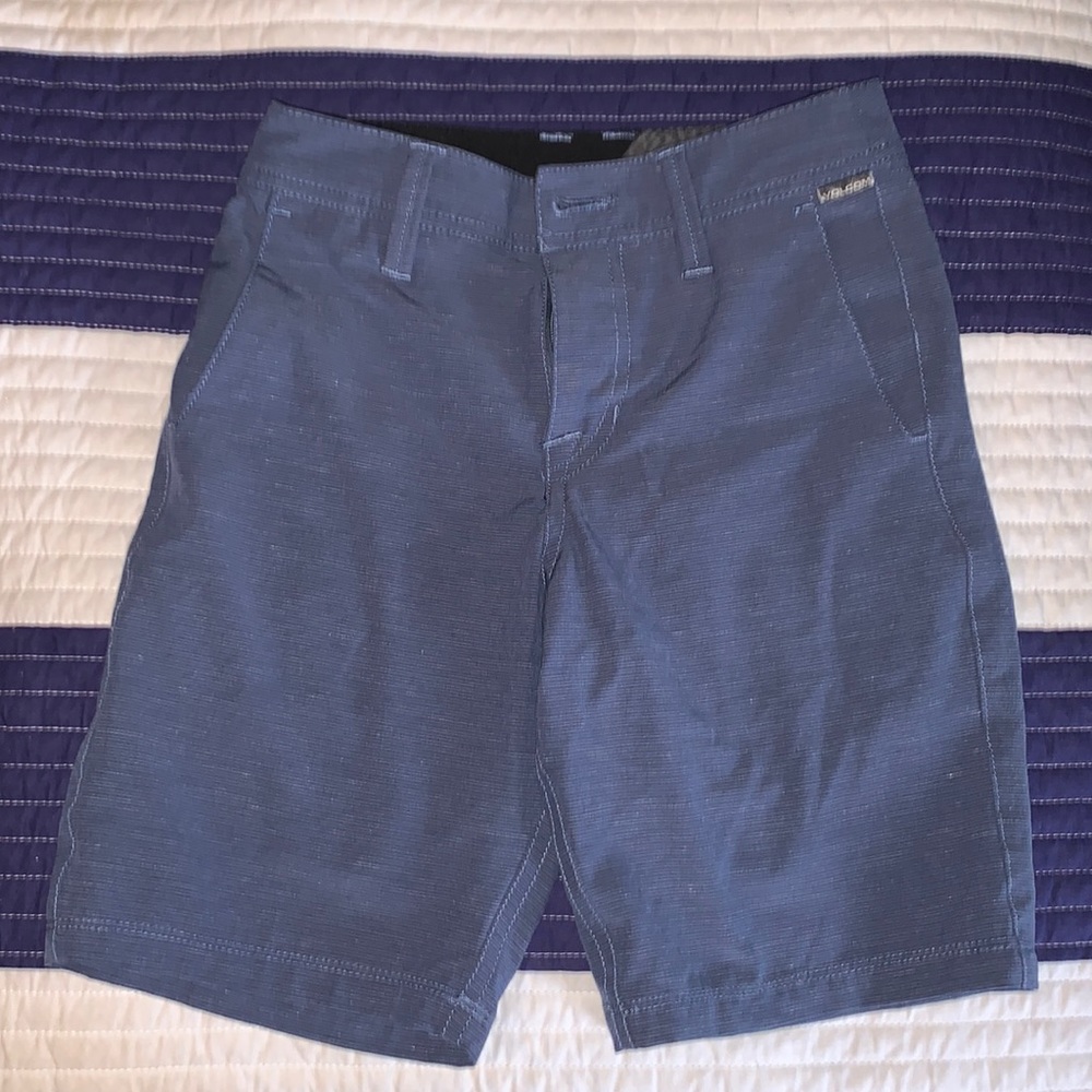Boys volcom shorts